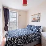 2bd Flat In Heart Of דירה