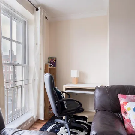 2bd Flat In Heart Of