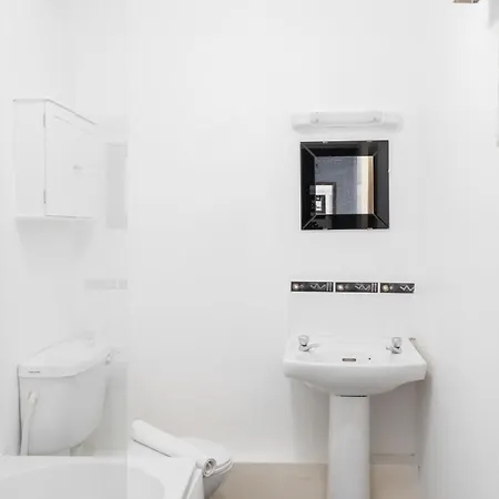 2bd Flat In Heart Of Apartment