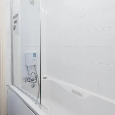 2bd Flat In Heart Of *